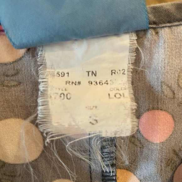 Scrub H.Q. Ladies SZ Small Top Blue/Green/Pink Floral - Picture 4 of 7